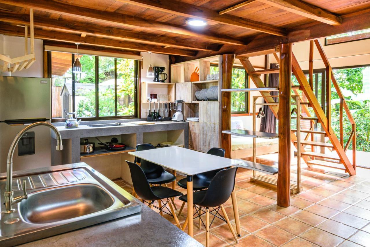 Funky Monkey Lodge Playa Santa Teresa  外观 照片