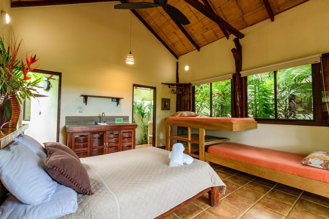 Funky Monkey Lodge Playa Santa Teresa  外观 照片