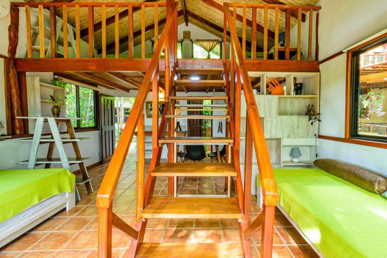Funky Monkey Lodge Playa Santa Teresa  外观 照片