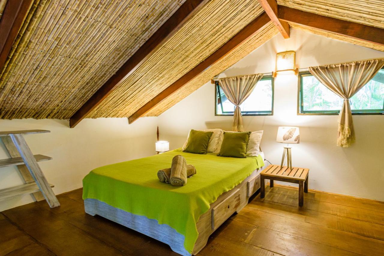 Funky Monkey Lodge Playa Santa Teresa  外观 照片