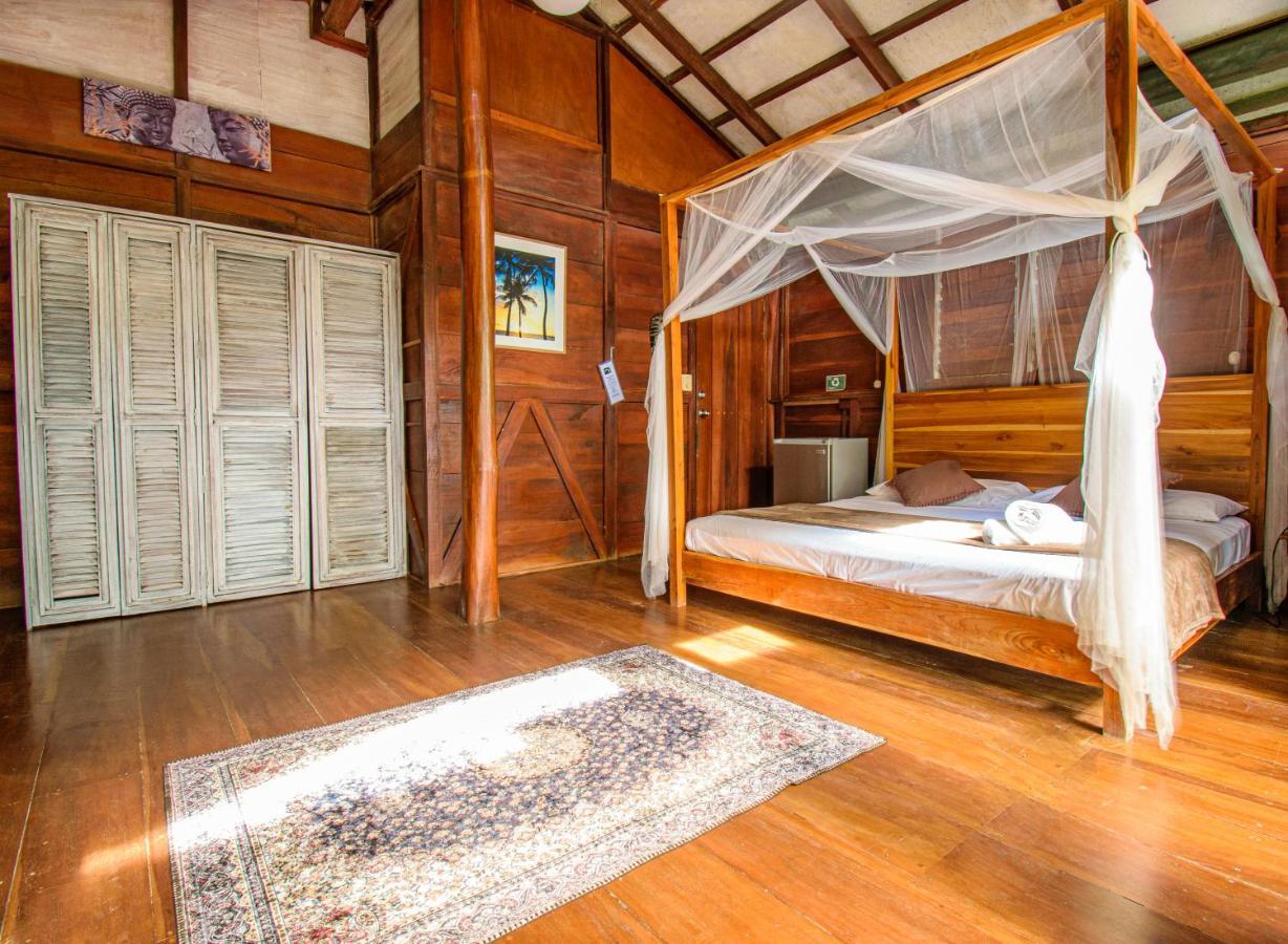 Funky Monkey Lodge Playa Santa Teresa  外观 照片