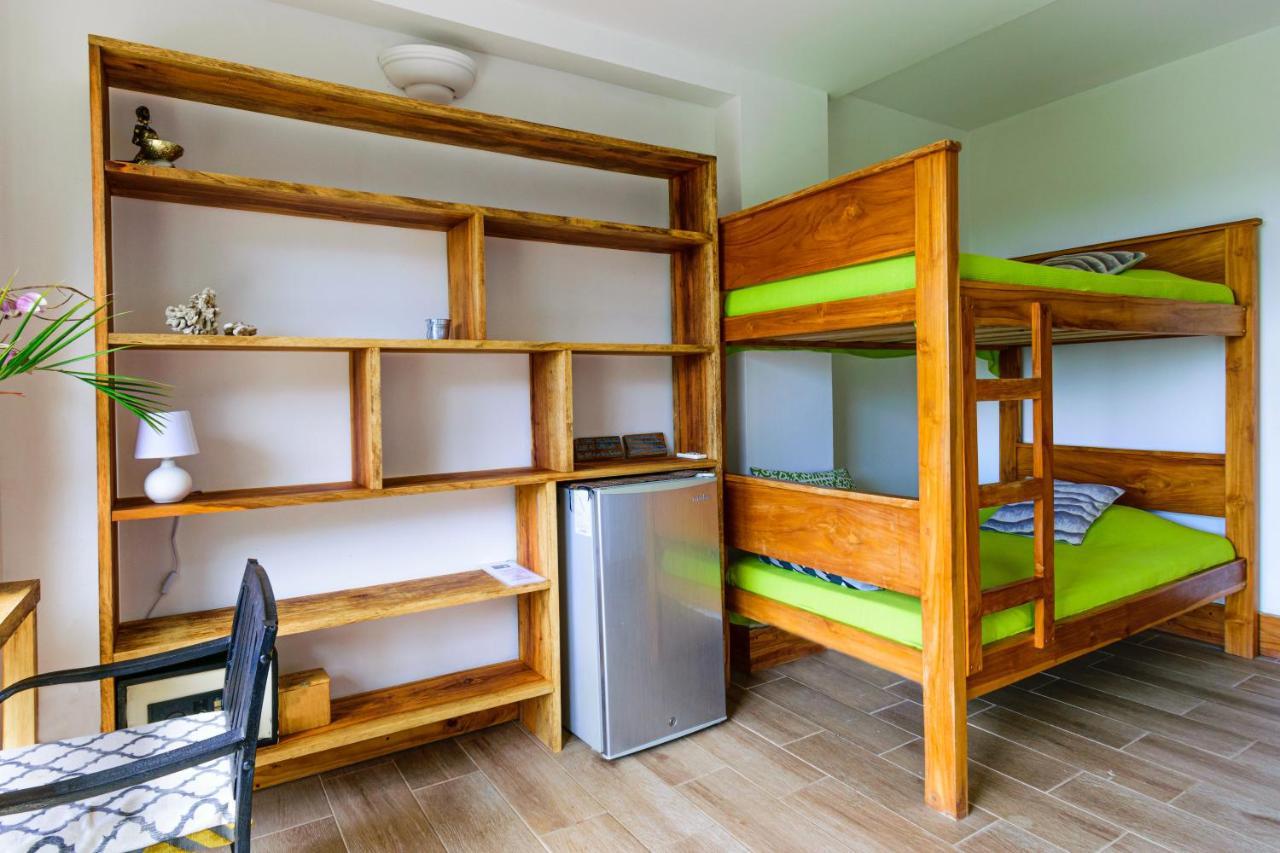 Funky Monkey Lodge Playa Santa Teresa  外观 照片